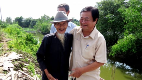Thương lắm hai tiếng 'bà con'