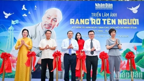 Báo Nhân Dân khai mạc triển lãm và ra mắt ấn phẩm đặc biệt kỷ niệm 135 năm Ngày sinh Chủ tịch Hồ Chí Minh