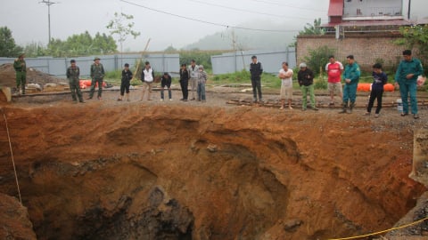 Chưa tìm thấy nạn nhân mất tích dưới hố sụt lún ở Bắc Kạn