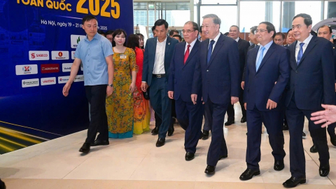 Tổng Bí thư Tô Lâm tham quan Hội Báo toàn quốc 2025