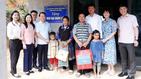 Bộ trưởng Đỗ Đức Duy tiếp xúc cử tri tại Lào Cai