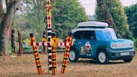 Trang trí VF 3 phong cách Doraemon, chủ xe 9x chở văn hóa Gia Rai đi khắp Việt Nam
