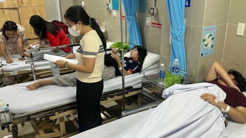 129 người nghi bị ngộ độc sau tiệc tân gia