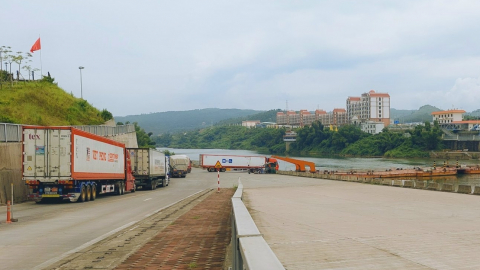 Tháo gỡ khó khăn để thúc đẩy thông quan hàng hóa