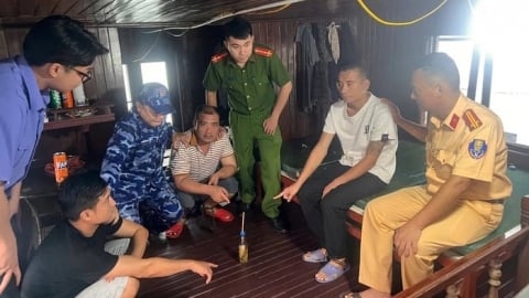 Hai thuyền trưởng tàu du lịch bị bắt khi đang sử dụng ma túy
