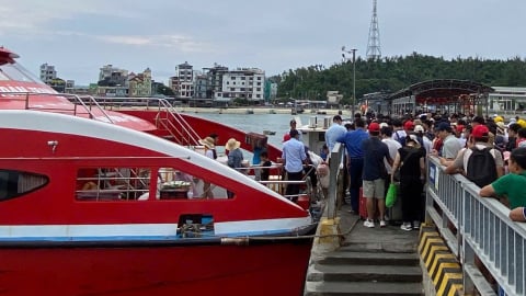 Đưa gần 9.000 du khách từ đảo Cô Tô vào bờ