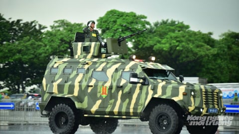 Đoàn xe pháo Quân sự bánh lốp, xe đặc chủng Công an rời trường đua F1