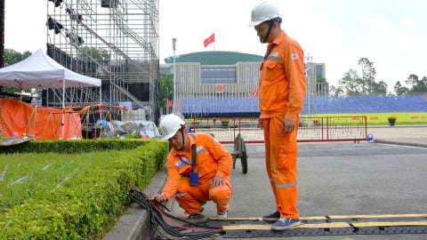 Thợ điện Thủ đô ngày đêm 'trực chiến' phục vụ Đại lễ A80