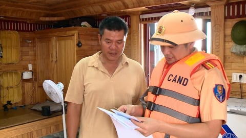 Sẽ kiểm tra đột xuất các phương tiện vận tải đường thủy trên sông Hồng