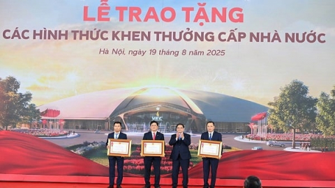 EVN và EVNNPT đón nhận Huân chương Lao động hạng Ba