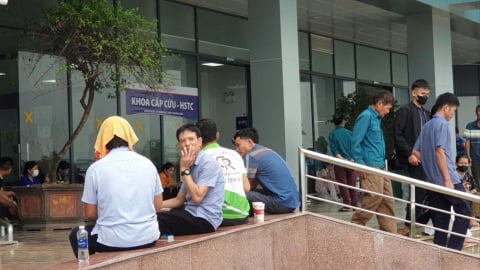 Khói thuốc vẫn ‘bủa vây’ bệnh viện Nghệ An