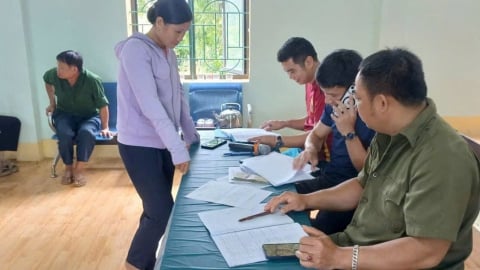 Người dân Nghệ An phấn khởi nhận quà Tết Độc lập