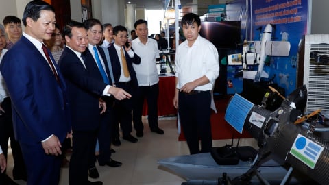 Bộ trưởng Đỗ Đức Duy thăm quan thành tựu KHCN ngành nông nghiệp và môi trường