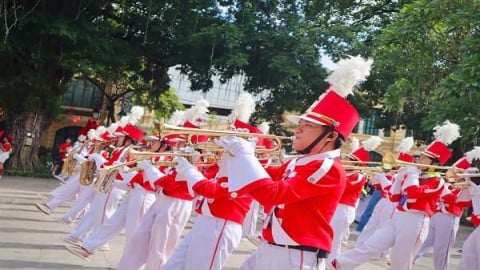 Đoàn nhạc kèn trường THCS Võ Thành Trang đã biểu diễn tại Hồ Gươm, Hà Nội