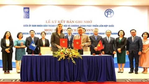 Hà Nội và UNDP ký hợp tác chuyển đổi xanh, phát triển kinh tế hiện đại