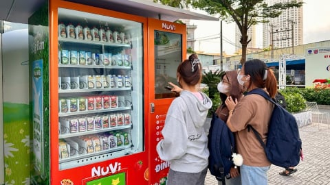 Nutifood tiên phong triển khai máy bán kem tự động