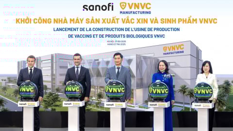 Tổng thống Pháp bấm nút khởi công nhà máy vacxin