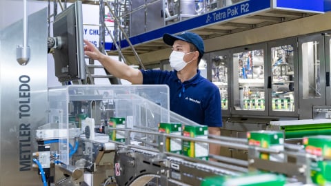 Cận cảnh dây chuyền đóng hộp giấy rau quả trị giá 4 triệu USD của Doveco
