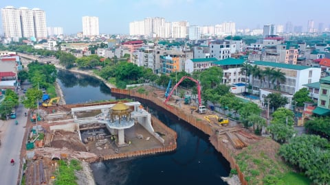 Cận cảnh đập dâng đầu tiên để điều tiết mực nước sông Tô Lịch