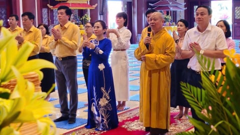 Chủ tịch Ủy ban MTTQ Việt Nam tỉnh Nghệ An chúc mừng Lễ Vu lan