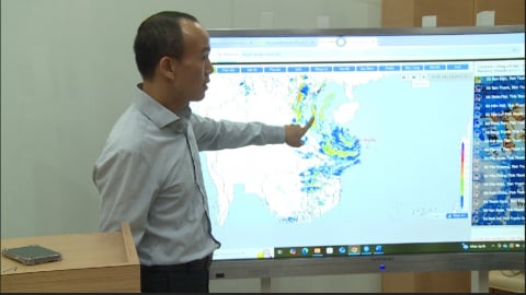 Bão số 5 di chuyển nhanh và cường độ mạnh lên khi vào đất liền
