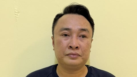Tạm giữ hình sự đối tượng chống người thi hành công vụ tại chợ Long Biên