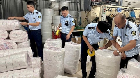 Phát hiện cơ sở sản xuất bỉm, băng vệ sinh dởm quy mô lớn