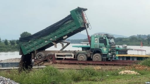 Đất đồi ‘chảy’ ra ngoài tỉnh: Chính quyền không thể kiểm soát