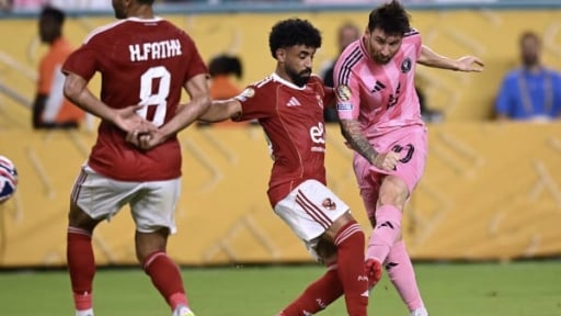 Giải đấu tỷ đô khai mạc, Messi ra quân thiếu may mắn