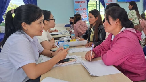 Tư vấn, giới thiệu việc làm cho 100% người lao động hưởng trợ cấp thất nghiệp