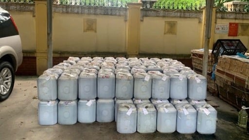 Phát hiện hơn 2.600 lít nước mắm không rõ nguồn gốc