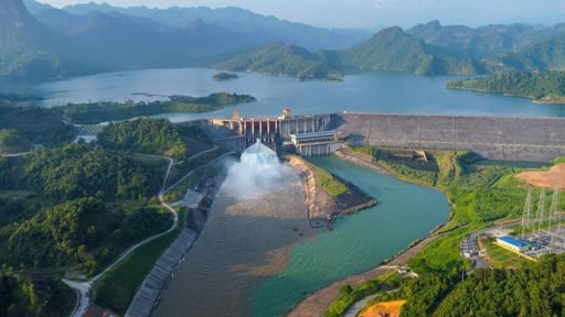 Ngày 27/6, Thủy điện Tuyên Quang mở 1 cửa xả đáy
