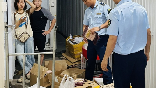 Phát hiện hơn 400kg thực phẩm bẩn là chân gà, đùi gà đông lạnh...