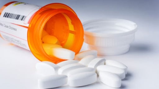 Suy kiệt, nhiễm khuẩn huyết vì lạm dụng thuốc giảm đau chứa corticoid