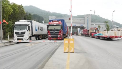 Nghỉ lễ, cửa khẩu ở Lạng Sơn thông quan liên tục