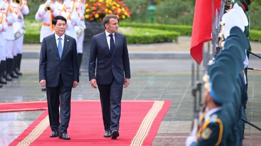 Chủ tịch nước Lương Cường chủ trì lễ đón Tổng thống Pháp Emmanuel Macron