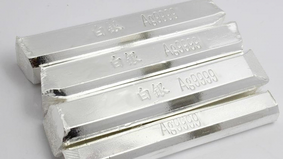 Giá bạc hôm nay 19/4/2025: Tiếp tục xu hướng giảm