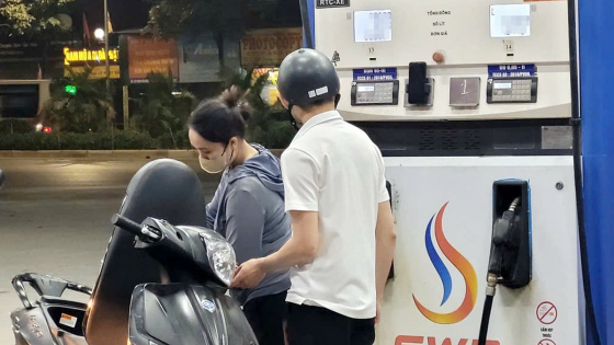 Giá xăng dầu hôm nay 6/5/2025: Biến động trái chiều