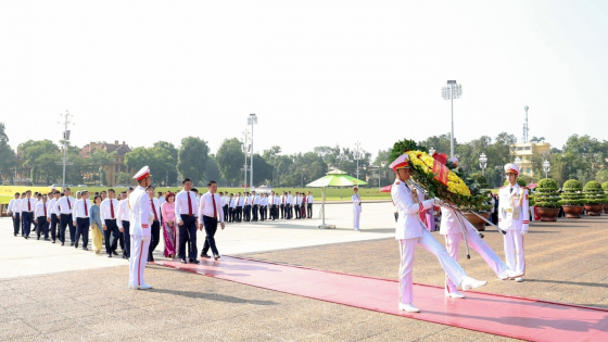 Đoàn đại biểu Đảng bộ Petrovietnam viếng Lăng Chủ tịch Hồ Chí Minh