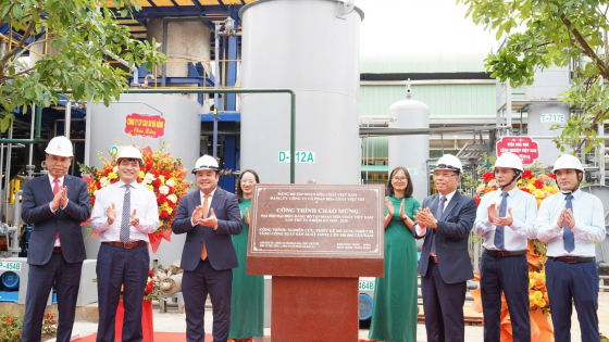 Dự án Javen 100.000 tấn gắn biển chào mừng Đại hội Đảng bộ lần IV Vinachem