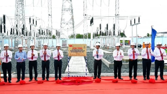 EVNSPC gắn biển hai công trình điện trọng điểm chào mừng Đại hội Đảng bộ EVN