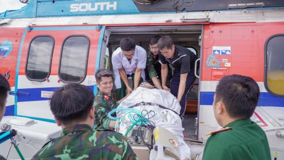 Trực thăng đưa ngư dân nguy kịch từ Trường Sa về đất liền điều trị