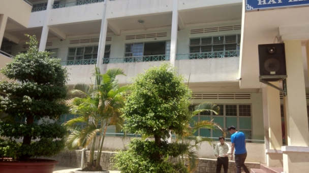 Học sinh lớp 6 để lại lá thư rồi nhảy từ tầng 3 xuống sân trường