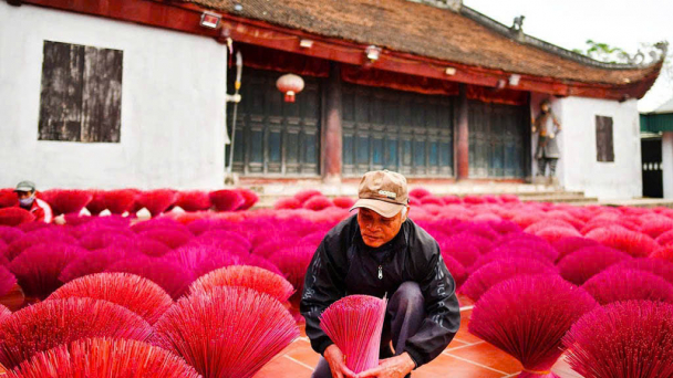 Hồi ức về những chuyến hàng đầu tiên ở làng hương truyền thống