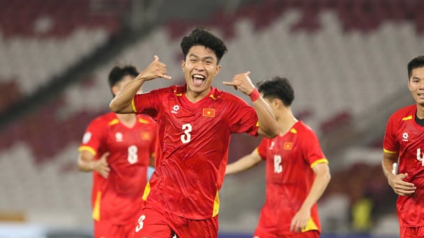 HLV Kim Sang Sik kỳ vọng vào các trung vệ