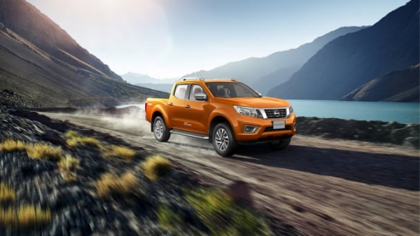 Nissan Navara ‘ra chiêu’ gì khi tụt hậu với đối thủ trực tiếp Ford Ranger?