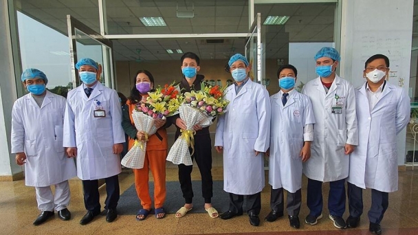 Hai bệnh nhân ở Vĩnh Phúc dương tính với Covid-19 được ra viện
