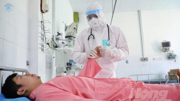 Những chiến sĩ áo trắng trong cuộc chiến chống Covid-19