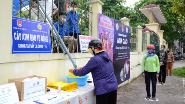 Cây ATM gạo miễn phí đầu tiên ở Tây Bắc