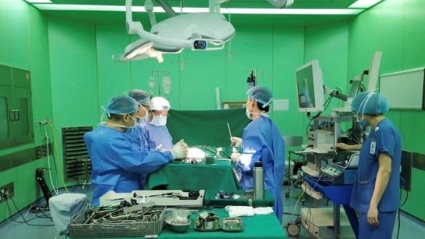 Mẹ hiến tặng quả thận 'khỏe mạnh' cho con gái